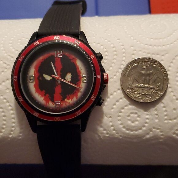 Marvel Deadpool Wristwatch Black Red‎ Case Indiglo Black Silicone Band Analog - Picture 7 of 9